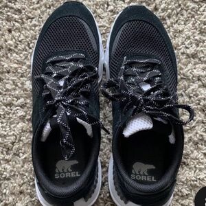 Sorel kinetic women’s tennis shoes size 8